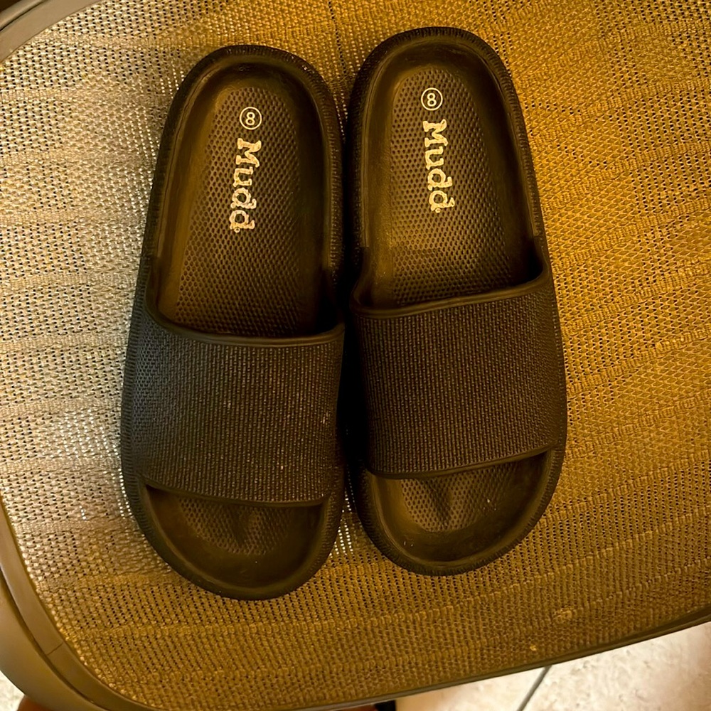 Mudd sandals